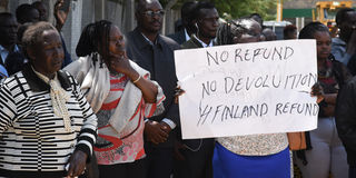 Protesting parents in the Finland and Canada students airlift saga in Uasin Gishu County demanding a refund of their money