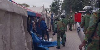 Police chase away traders from the Nairobi CBD