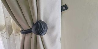 Curtain holder