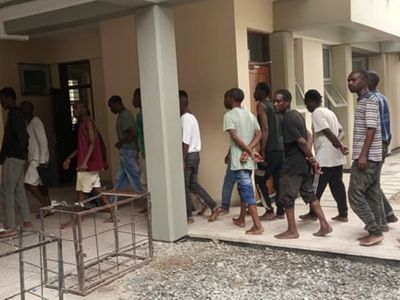 Watanzania 35 'waliozamia' Afrika Kusini watozwa faini Sh50,000