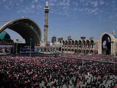 Maelfu wajitokeza kuuaga  mwili wa Khamenei Tehran