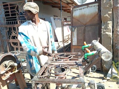 Simulizi mwananchi aliyebuni jiko linalotumia oili chafu